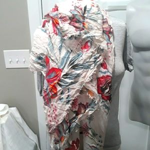 Nardi & Tagliaferri tencel lightweight spring flowers scarf. 84 x 36. NWT